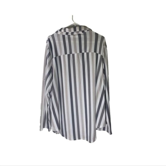 LuLaRoe 3XL White, Tan and Grey Button Up Top‎ - Picture 4 of 4